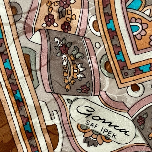 GONCA silk scarf, large vintage square shawl. - Picture 3 of 10